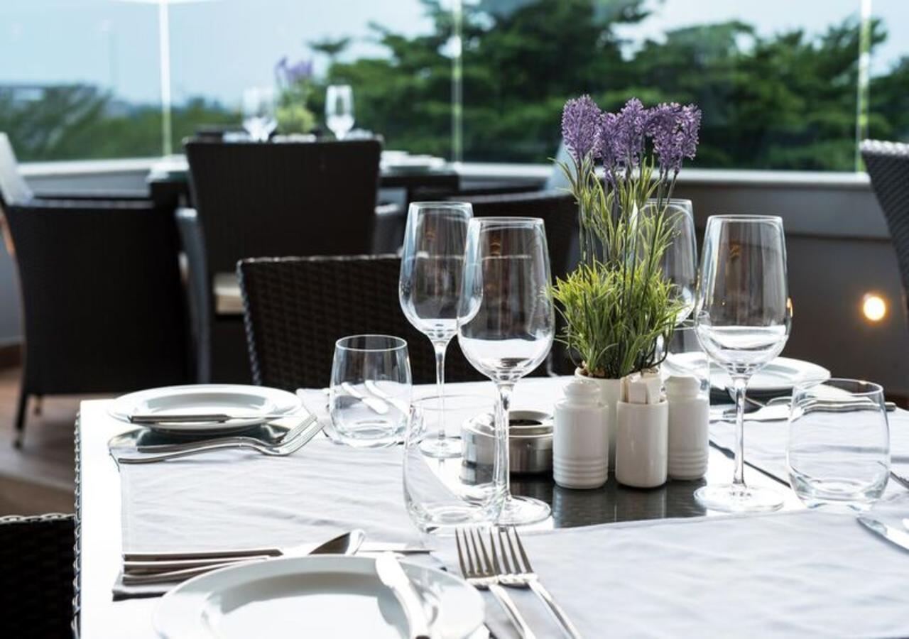 The Envoy Hotel อาบูจา ภายนอก รูปภาพ