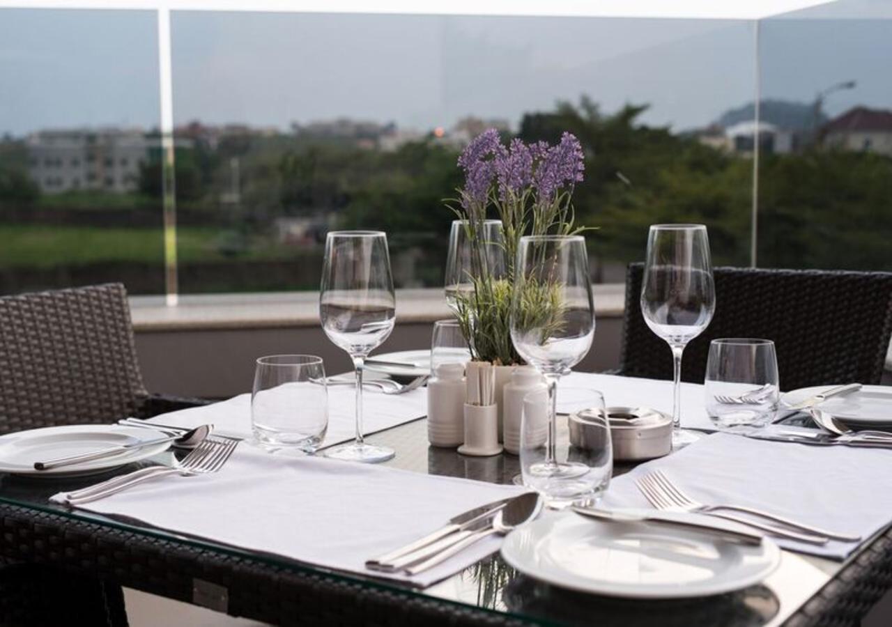 The Envoy Hotel อาบูจา ภายนอก รูปภาพ